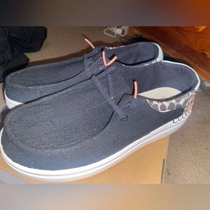 BRAND NEW Wendy Rise Hey dudes